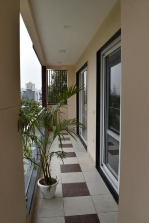 Lime Tree Three Bhk Serviced Apartment Golf Course Extension Near Hong Kong Bazaar